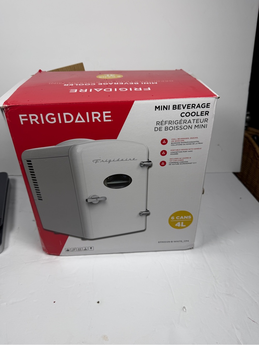 Frigidaire EFMIS129-WHITE 4L Beverage Cooler - White